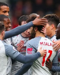  萨拉赫传射建功利物浦四球大胜伯恩茅斯登顶