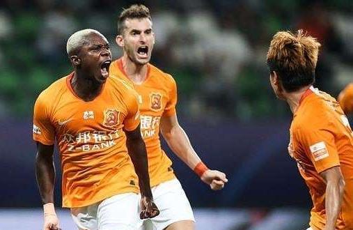 奥格斯堡顽强防守战平多特蒙德抢下一分  奥格斯堡顽强防守战平多特蒙德抢下一分