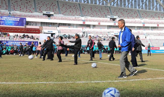 JJB- 法兰克福球迷基金会捐赠社区足球设施  