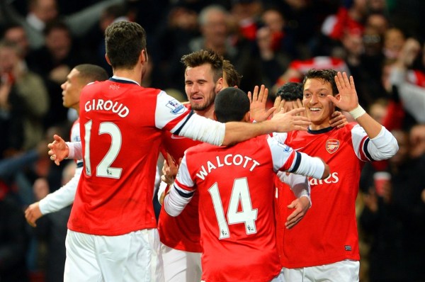  阿森纳领跑争四集团，萨卡萨利巴组合成关键  