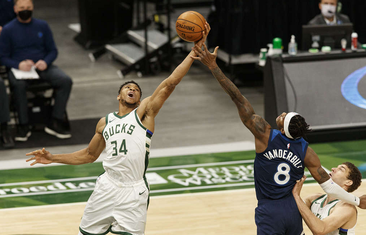 JJB- 森林狼爱德华兹隔扣戈贝尔，更衣室冲突虚惊一场  