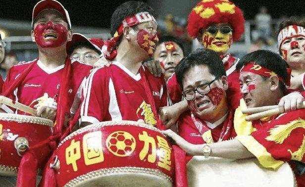 jjb官网- 圣埃蒂安百年庆典遭当头炮，死敌四球血洗令球迷心碎  